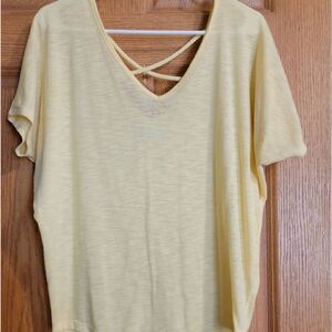 Maurices size XS Light Yellow Short sleeve top